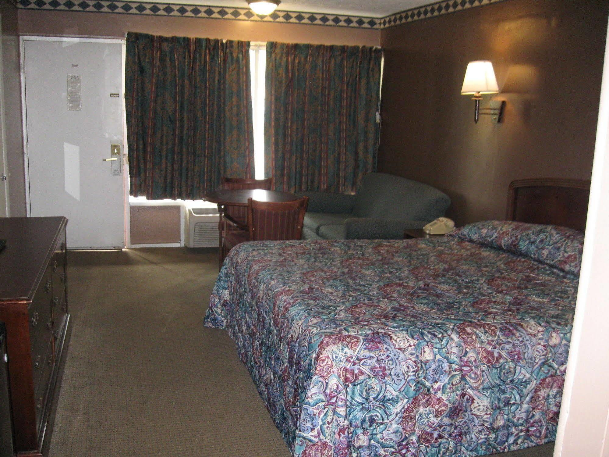 Tazewell Fincastle Motor Inn מראה חיצוני תמונה